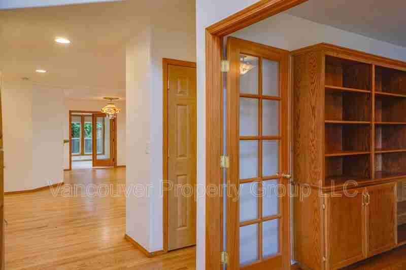 15720 Ne 13th Way - Photo 3 of 42