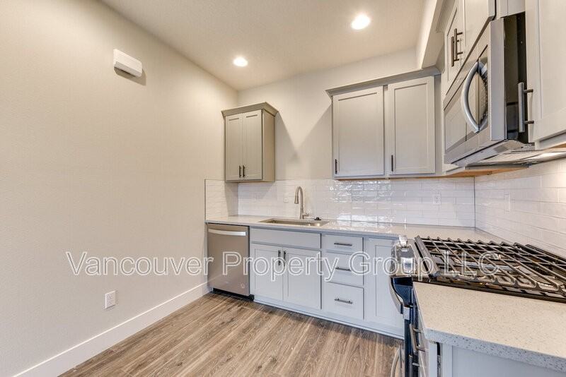 2936 Nw 16th St #A - Photo 7 of 15