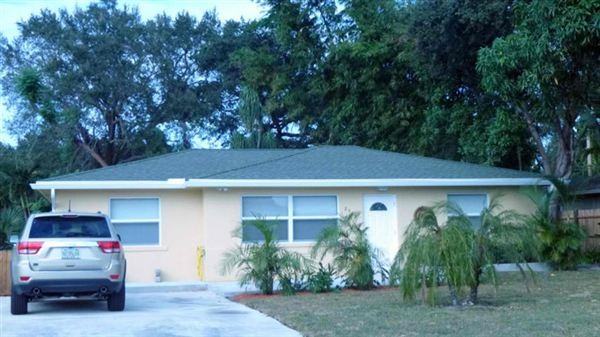 2555 Venice Dr - Photo 2 of 6