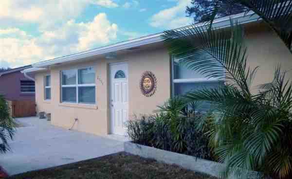 2555 Venice Dr - Photo 3 of 6