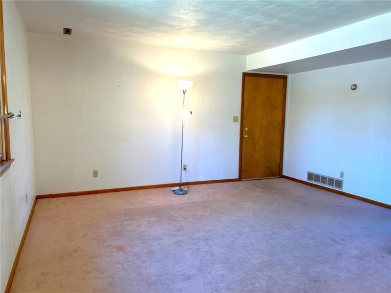 120 Luanne Dr #1 - Photo 3 of 9