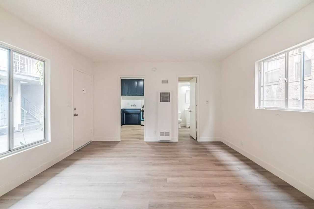 Catalina Apartments - Photo 2 of 17