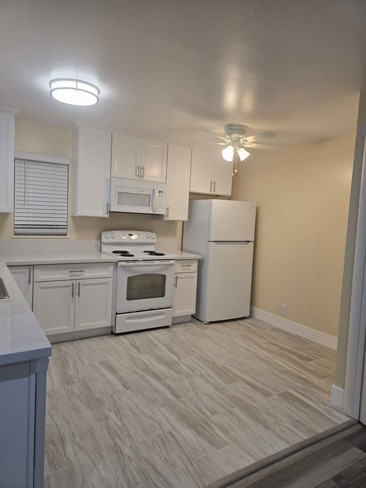 2114 Parker Street - Photo 3 of 36