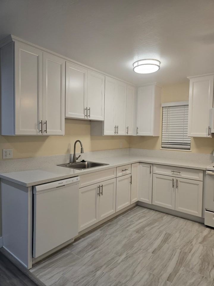 2114 Parker Street - Photo 6 of 36