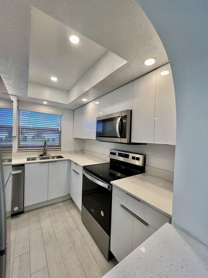 1330 Cape Coral LLC - Photo 3 of 22