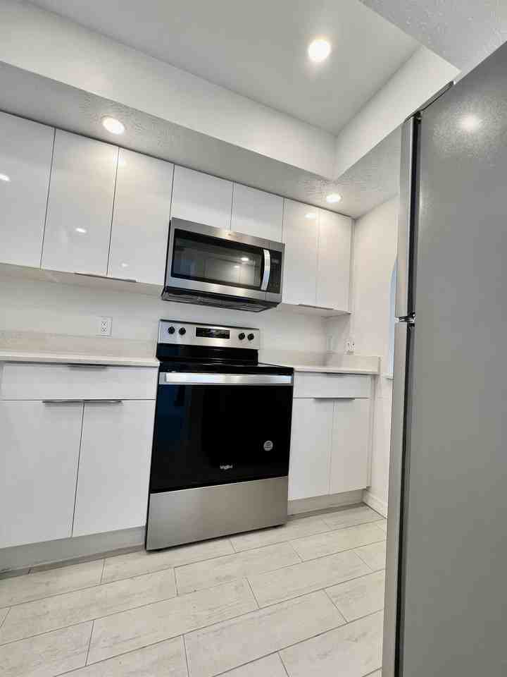 1330 Cape Coral LLC - Photo 4 of 22