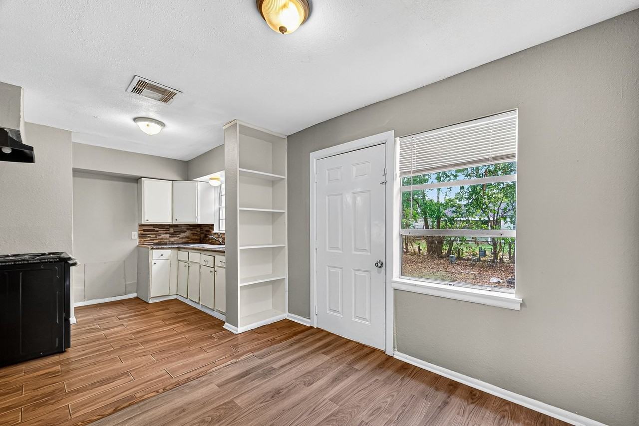 10106 Sierra Dr - Photo 5 of 25