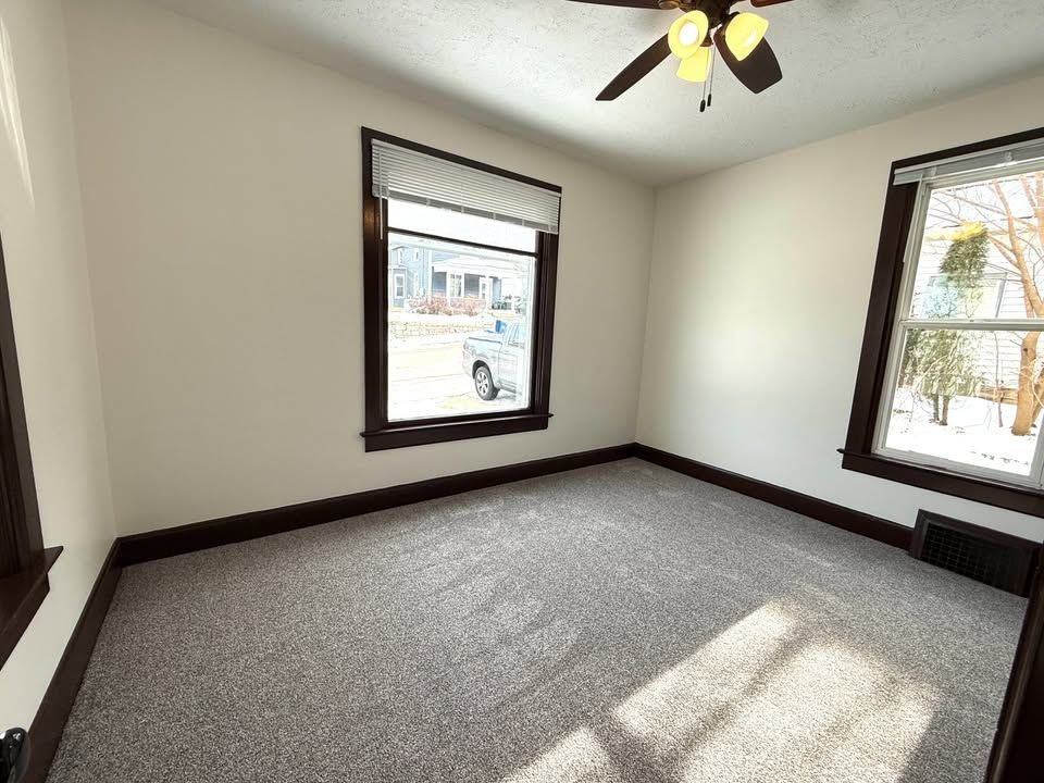 752 Mcsorley St - Photo 3 of 19