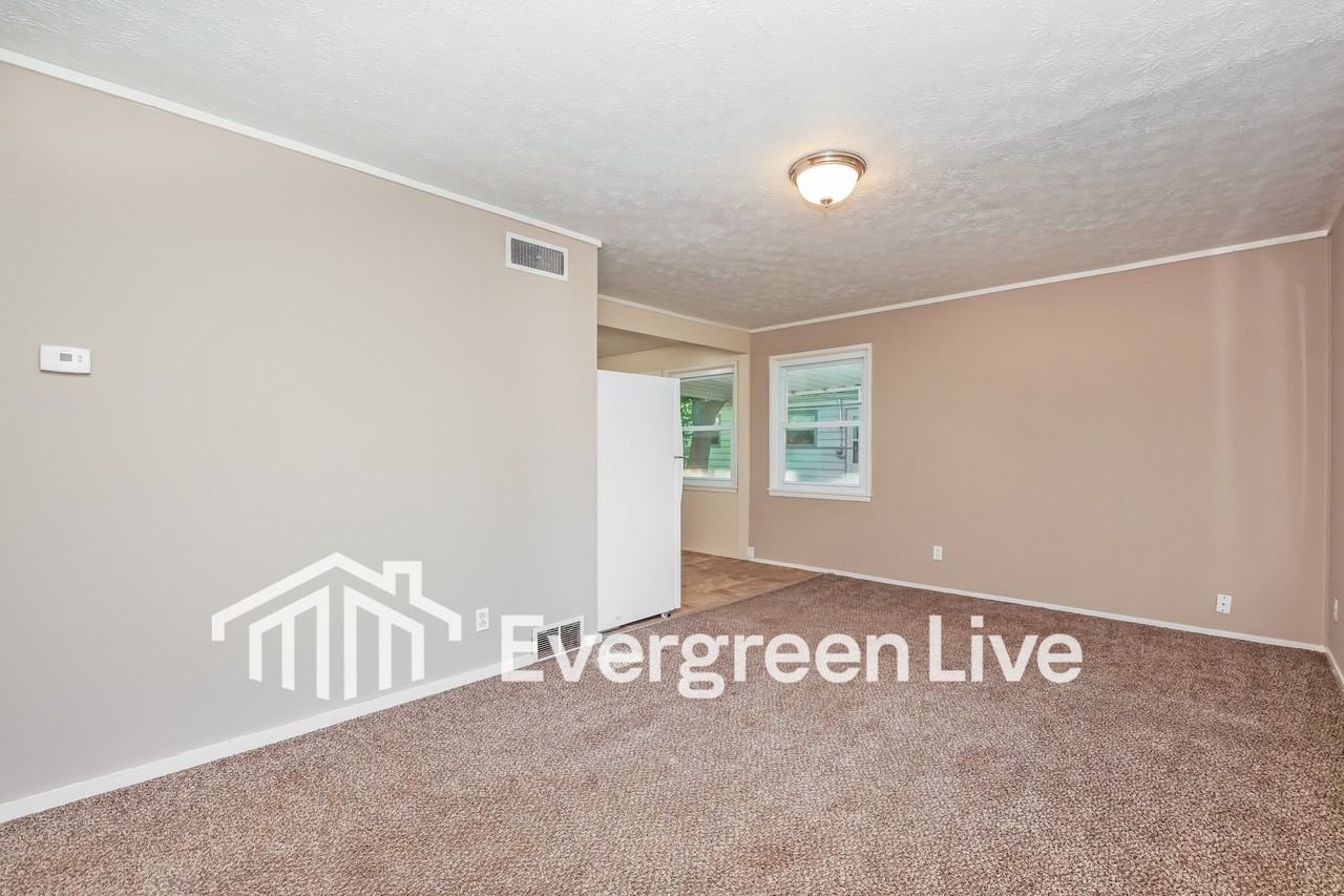 5255 Ferngrove Dr - Photo 4 of 16