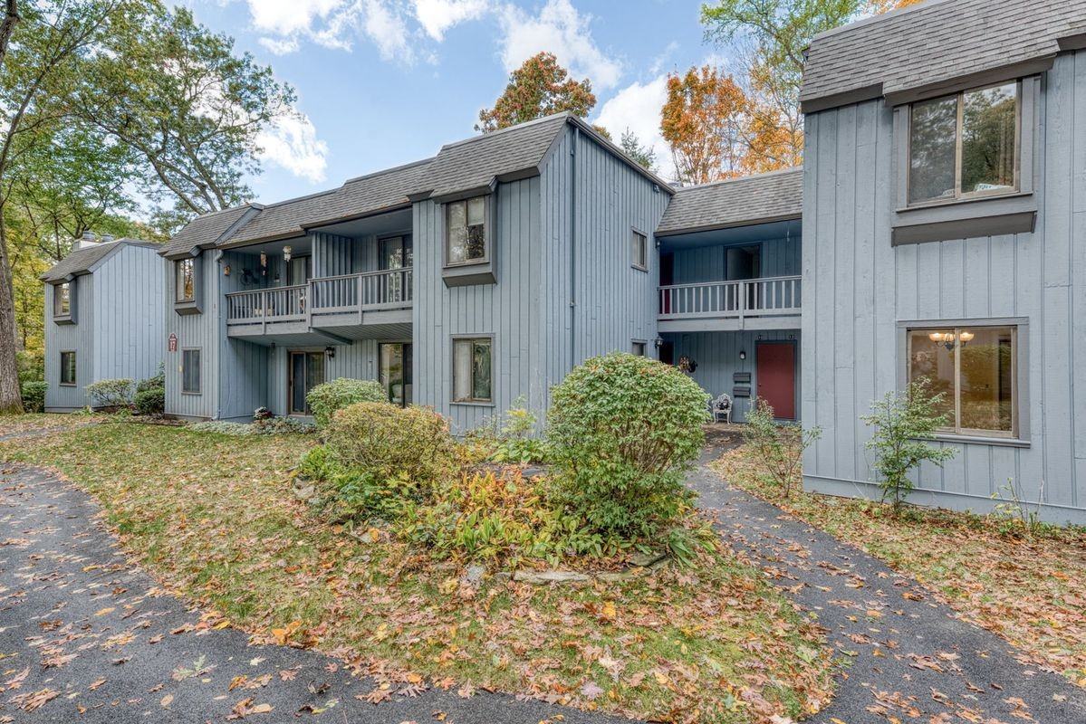 10 Deepwood Dr - Photo 3 of 22