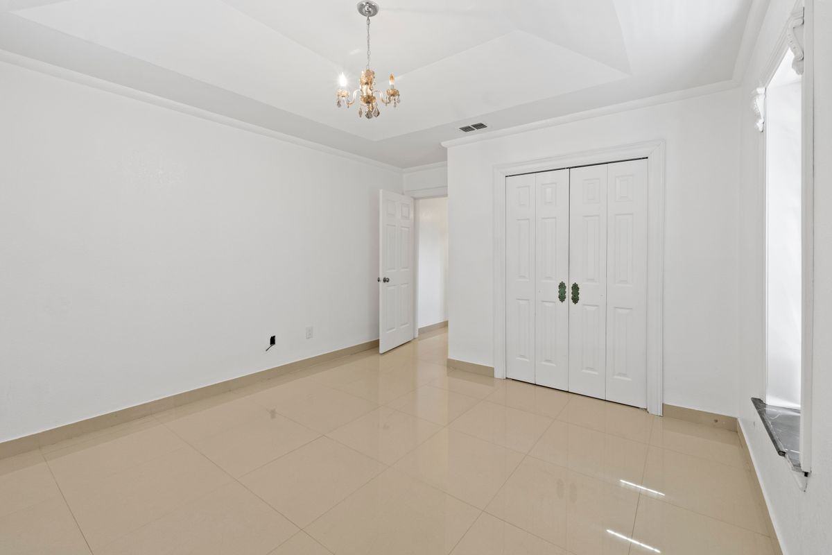 2203 E 19th St - Photo 3 of 21