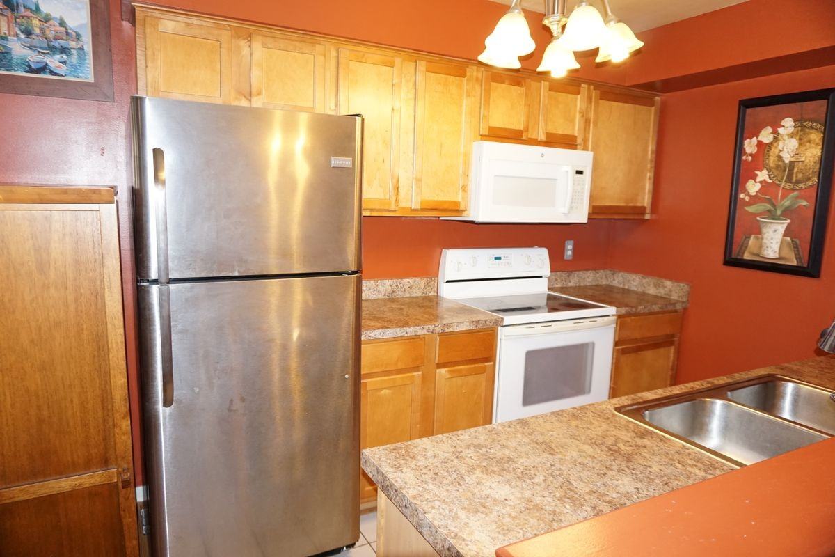 27991 Rollcrest Rd - Photo 2 of 17