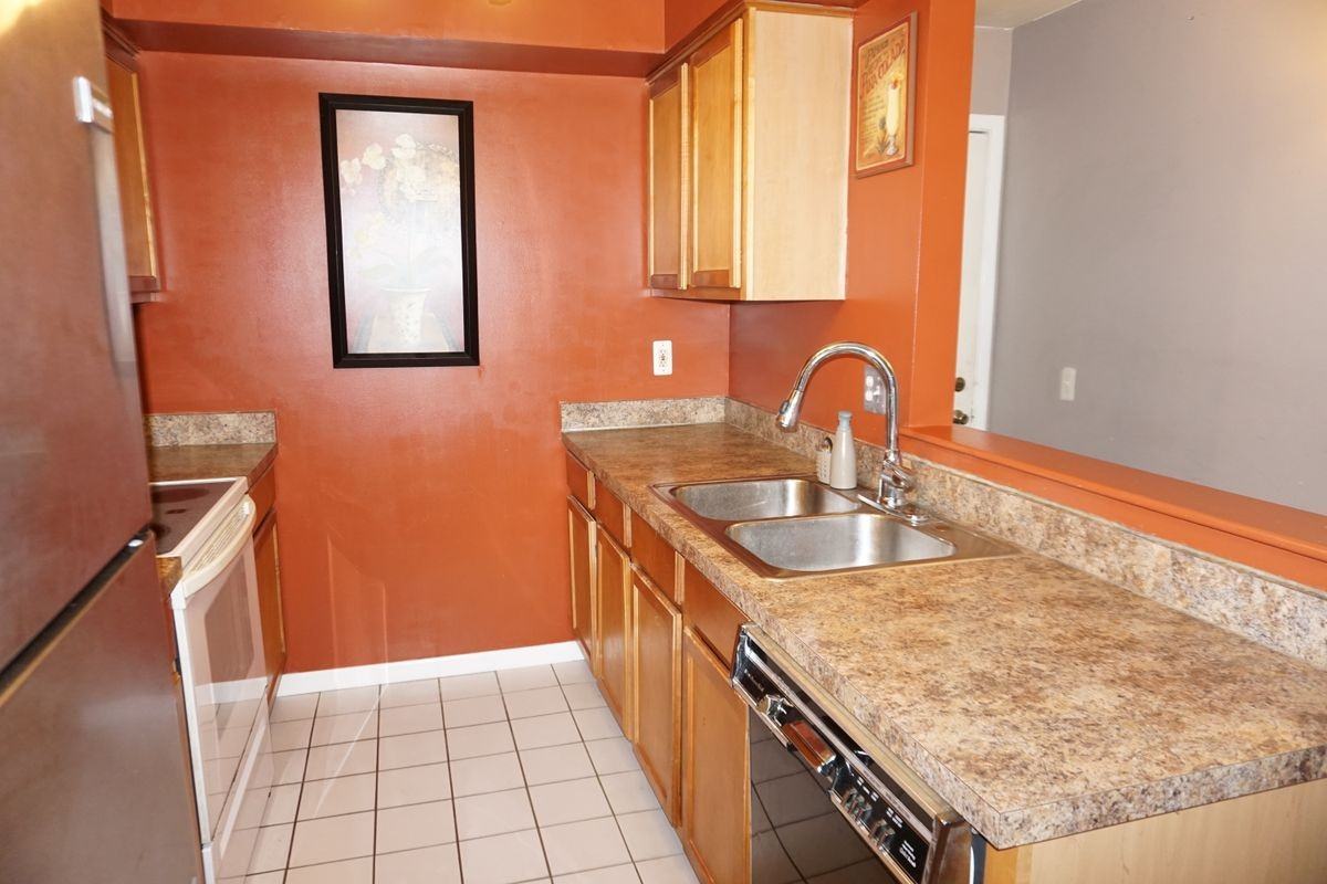 27991 Rollcrest Rd - Photo 3 of 17