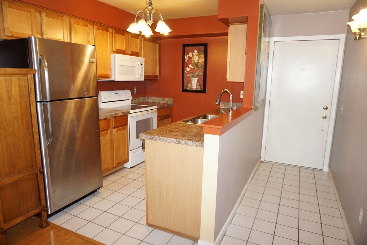 27991 Rollcrest Rd - Photo 4 of 17