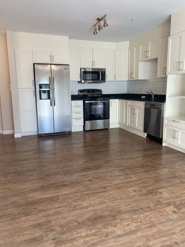 The Residences at Lincoln Park - Photo 3 of 8