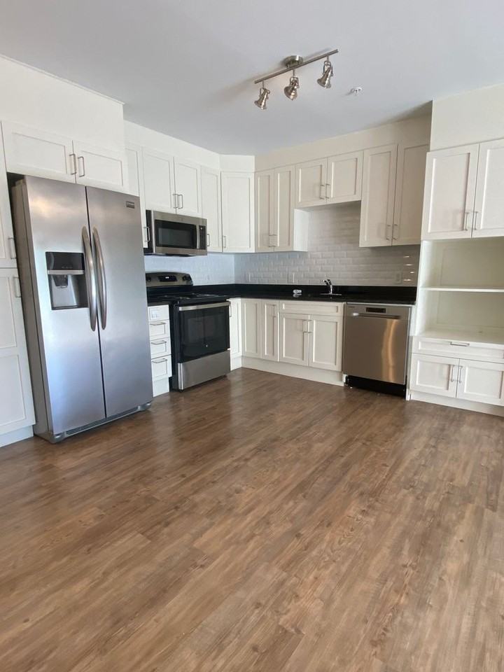 The Residences at Lincoln Park - Photo 2 of 8