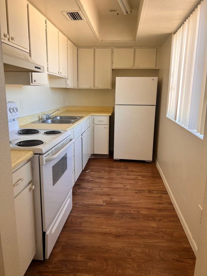 231E/2NDAVENUE - Photo 4 of 20