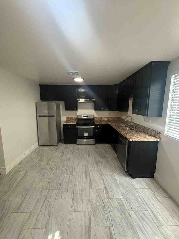 1229 West Gage Avenue - Photo 3 of 20