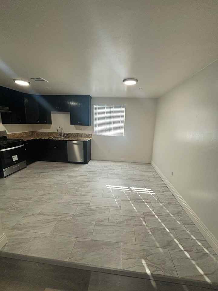 1229 West Gage Avenue - Photo 5 of 20