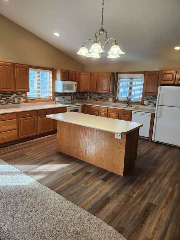 208 Franklin Street - Photo 3 of 21