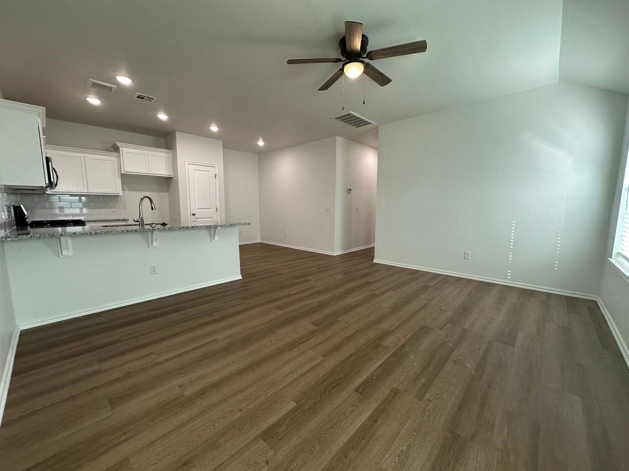 11504 Mackenzie Way - Photo 4 of 33