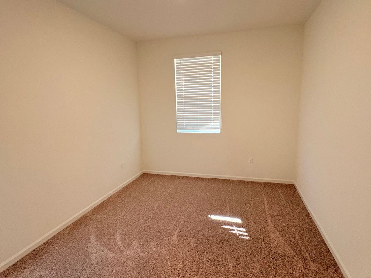 844 Summerhouse Dr - Photo 5 of 19