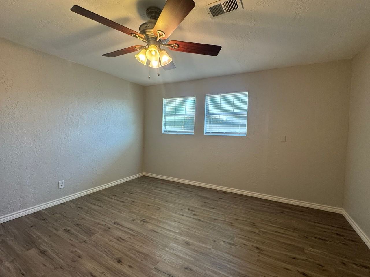 1626 Northwest 38th Street - Photo 5 of 14