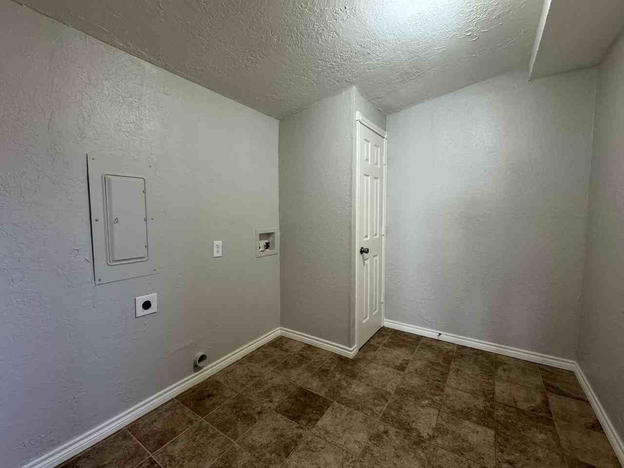 1626 Northwest 38th Street - Photo 6 of 14