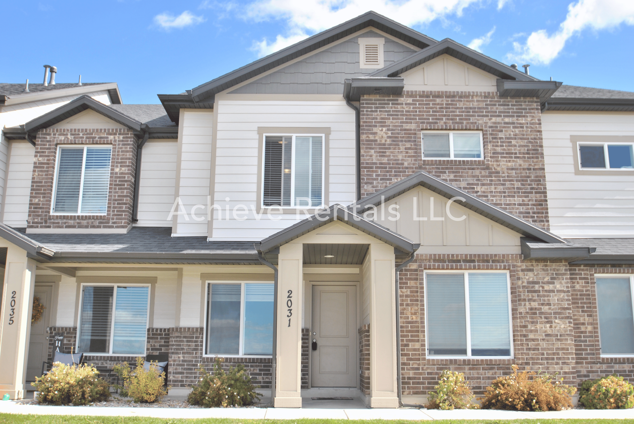 2031 N 350 E - Photo 2 of 14