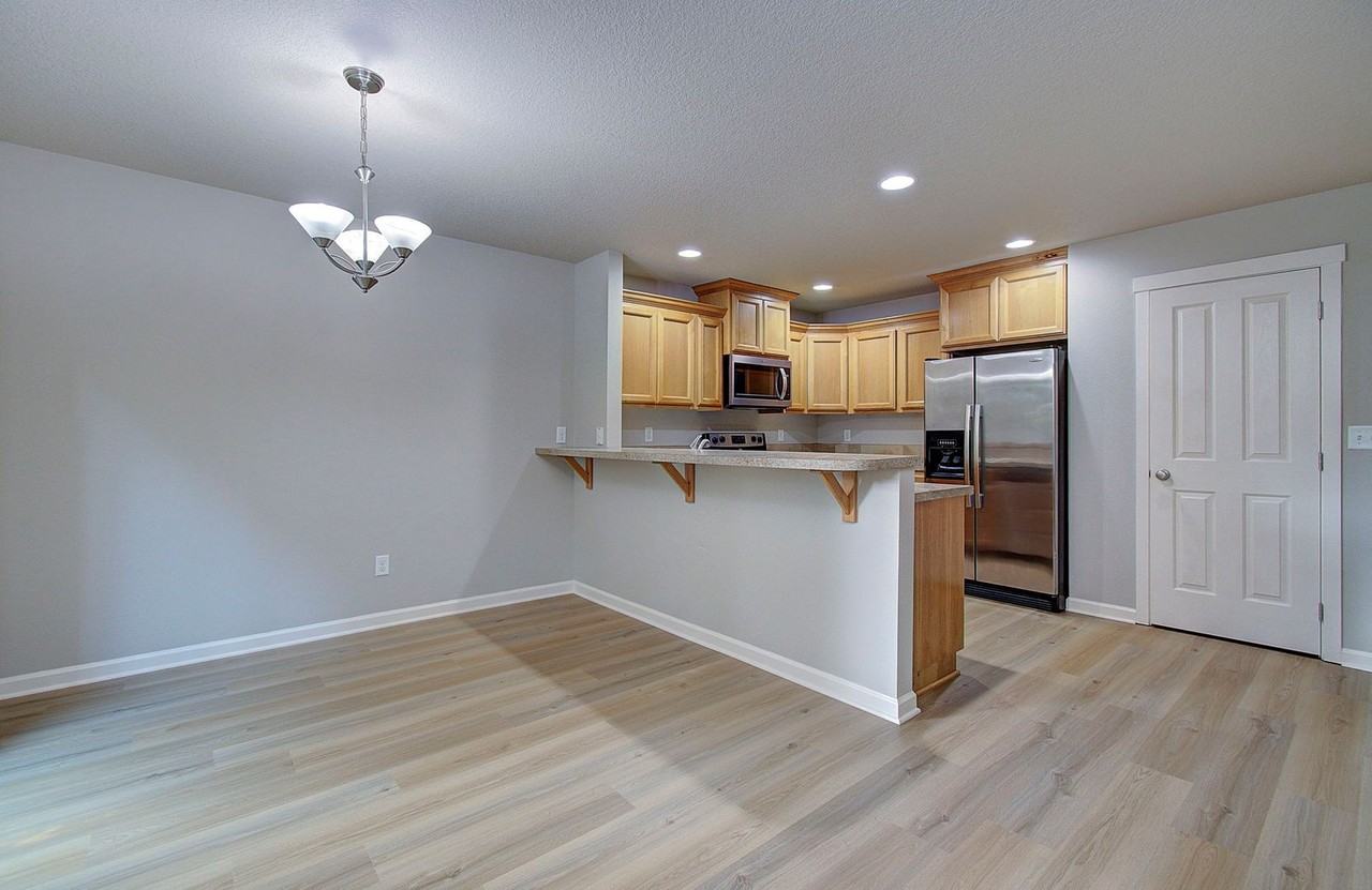 9503 Ne 72nd St - Photo 3 of 34