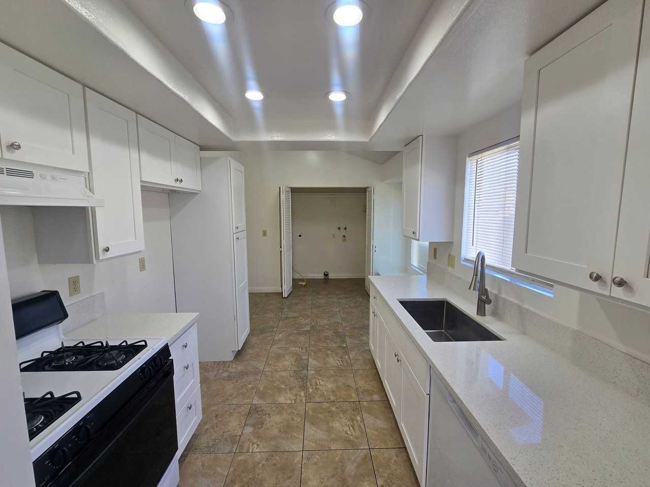 7942 Moonshadow Cir - Photo 3 of 24