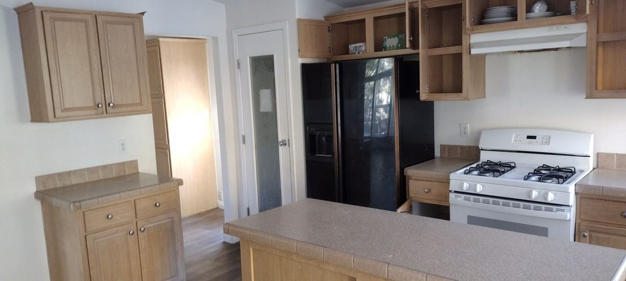 455 Kern Ave - Photo 3 of 12
