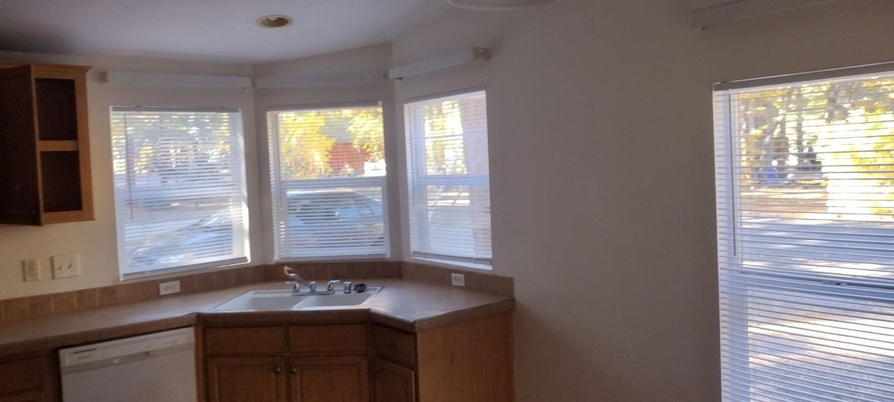455 Kern Ave - Photo 6 of 12