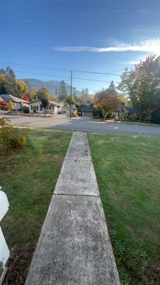 1002 Ne 8th St - Photo 3 of 17