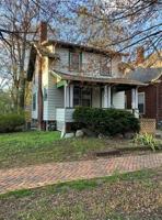 featured image of 702 W Oregon St