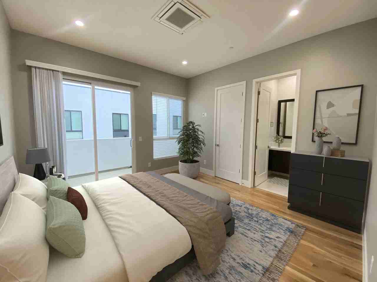 2961 E St #04 - Photo 4 of 37