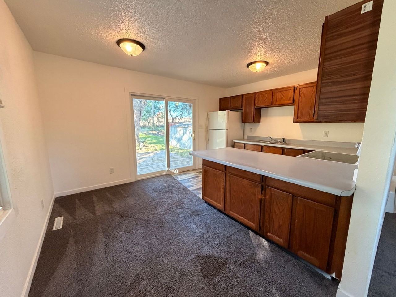 616 Riverside St Nw - Photo 3 of 8