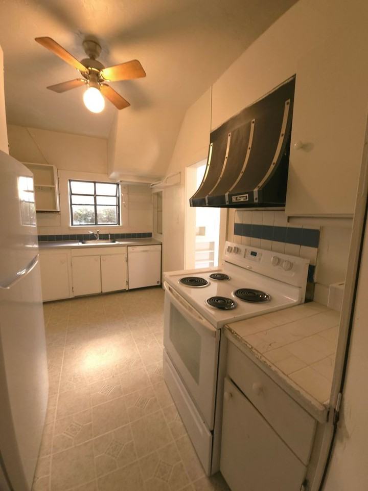 1420 Euclid Ave - Photo 4 of 21