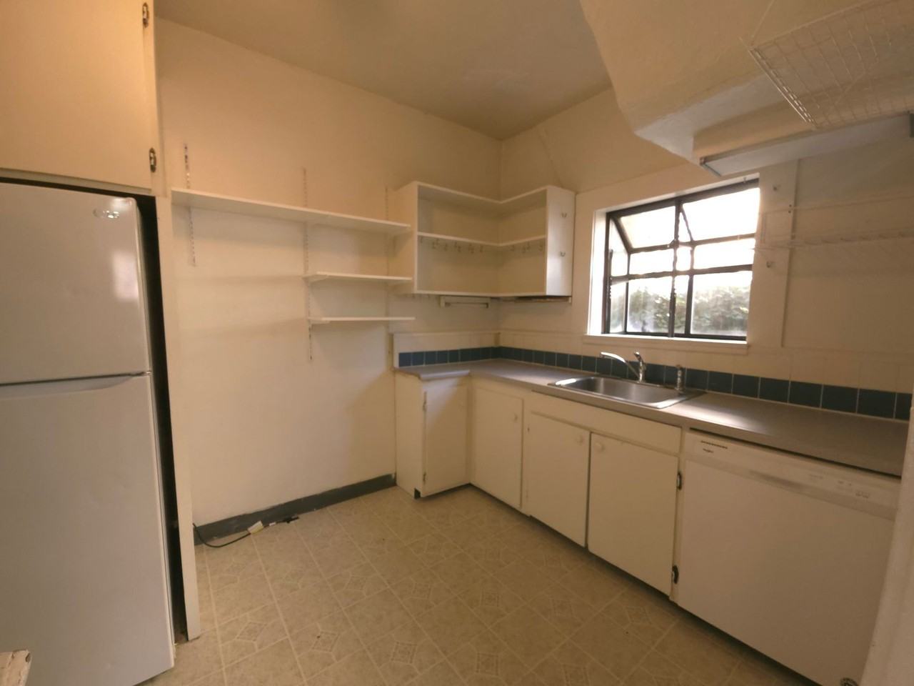 1420 Euclid Ave - Photo 5 of 21