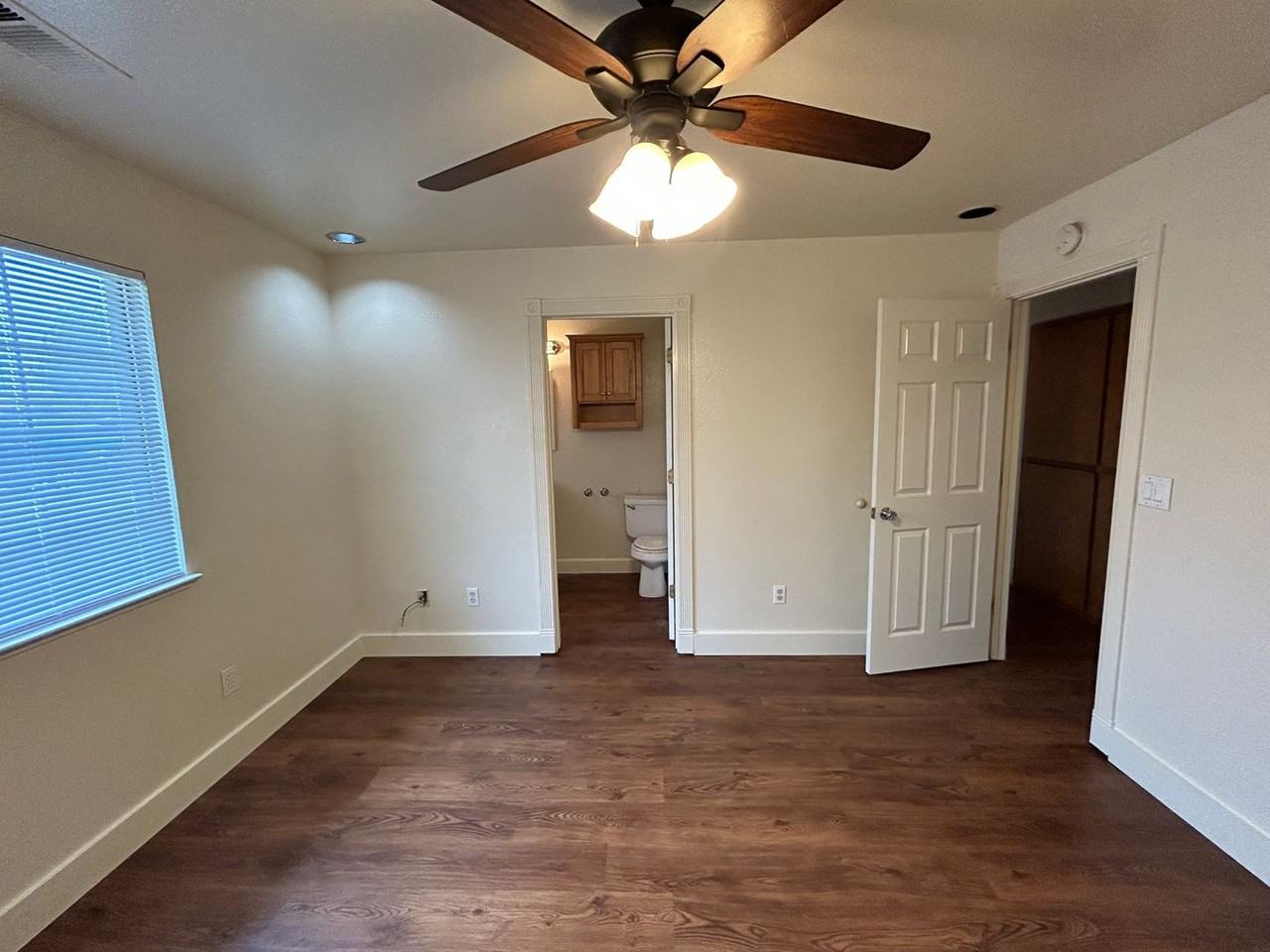 829 E Bush St - Photo 6 of 8