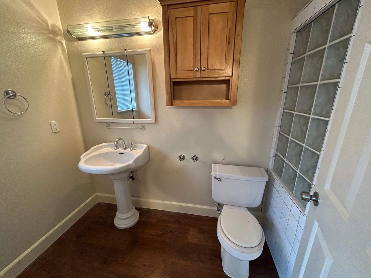 829 E Bush St - Photo 7 of 8