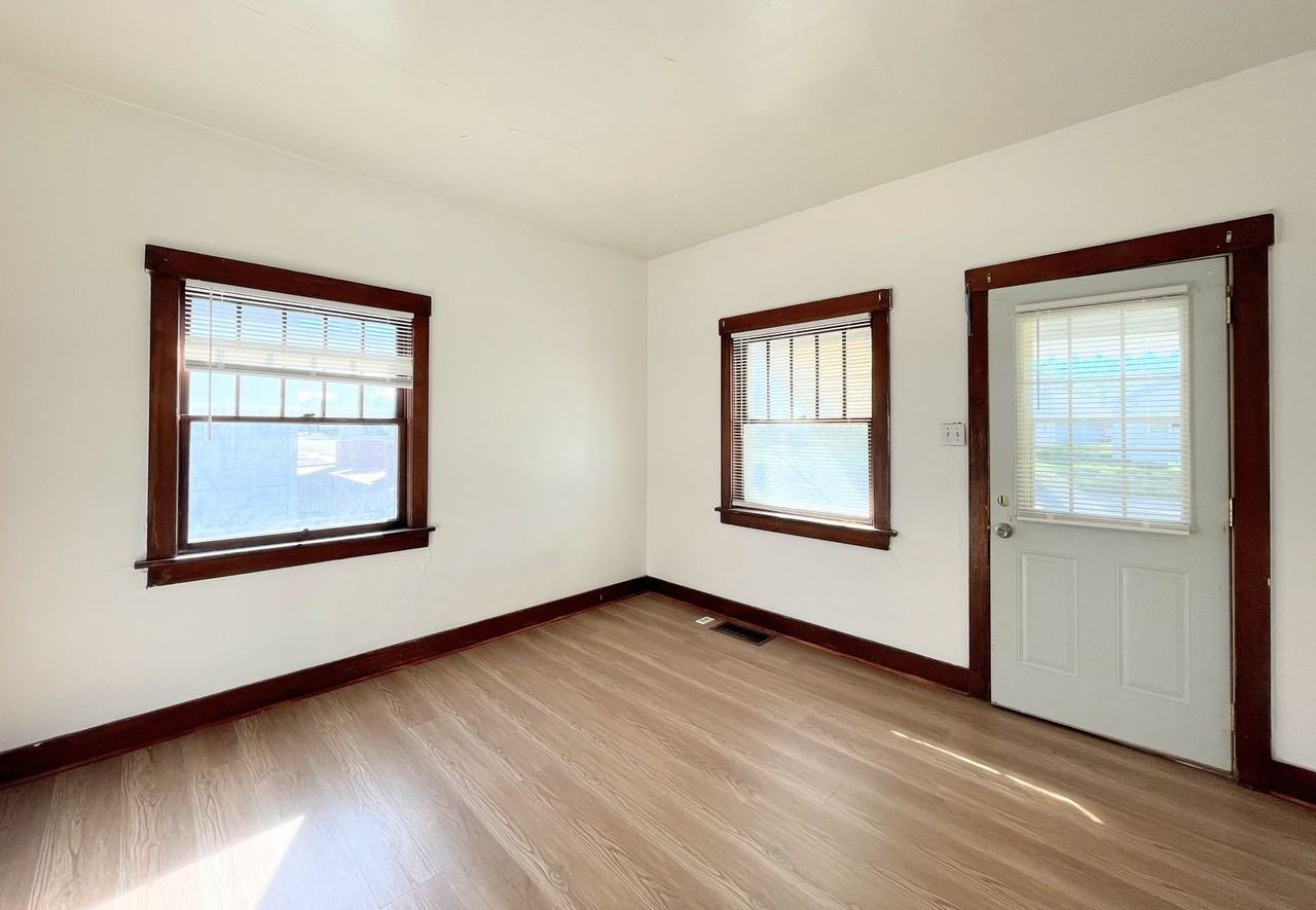 602 N Monroe St - Photo 3 of 19