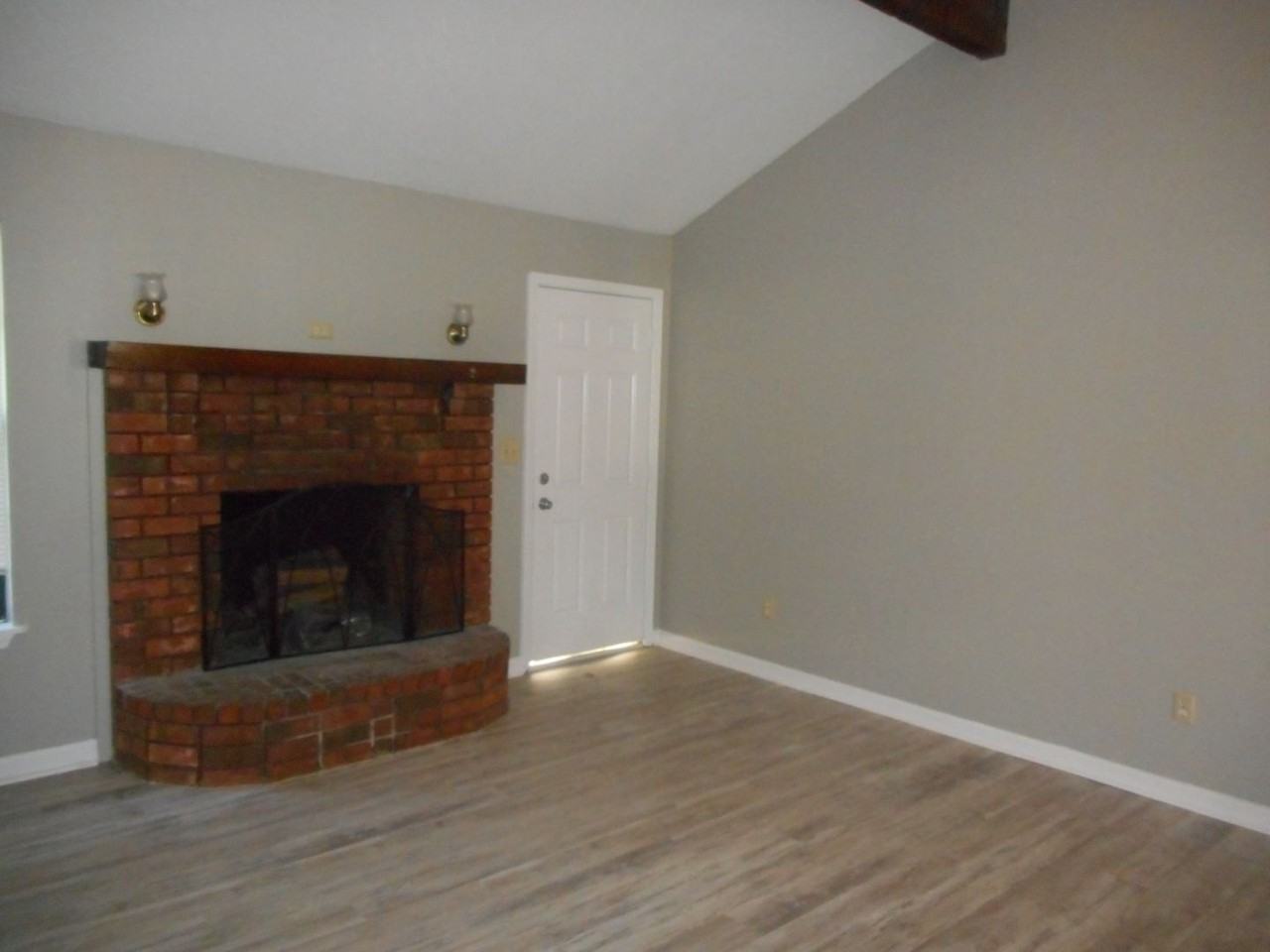 2825 Crosscreek Rd - Photo 7 of 18