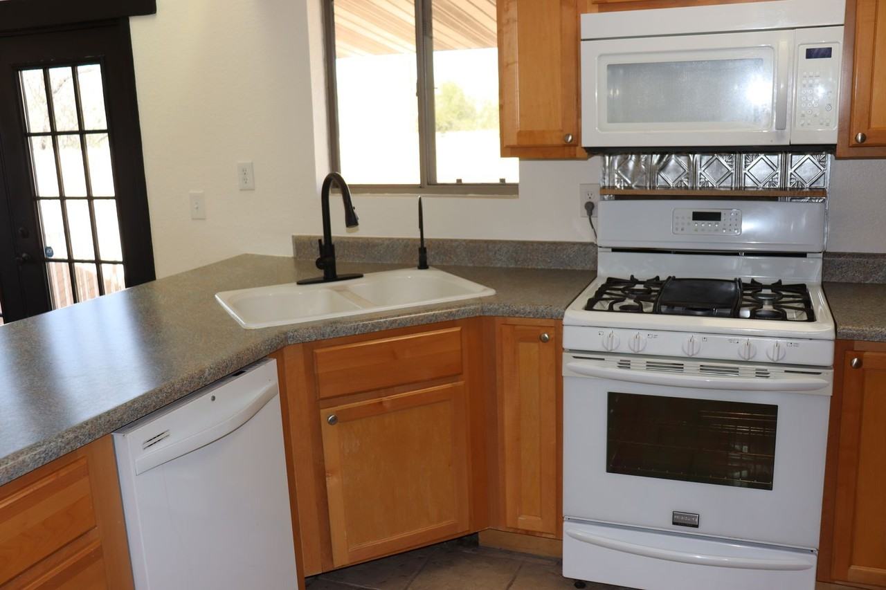 9002 E Berkshire Pl - Photo 5 of 50