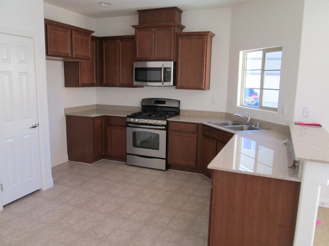 9473 Alma Ridge Ave - Photo 7 of 23