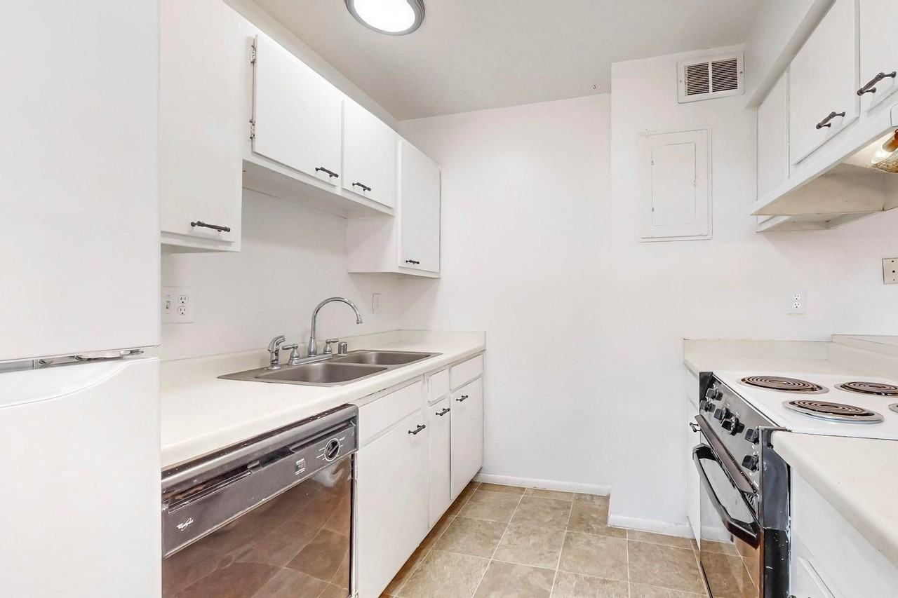 621 Grecian Lane Northwest - Photo 6 of 22