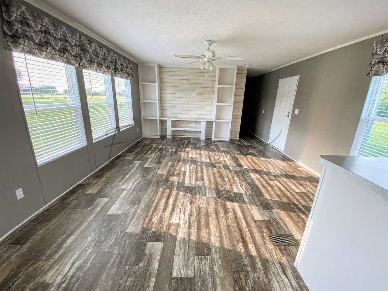 122 Dennis Ln - Photo 3 of 16