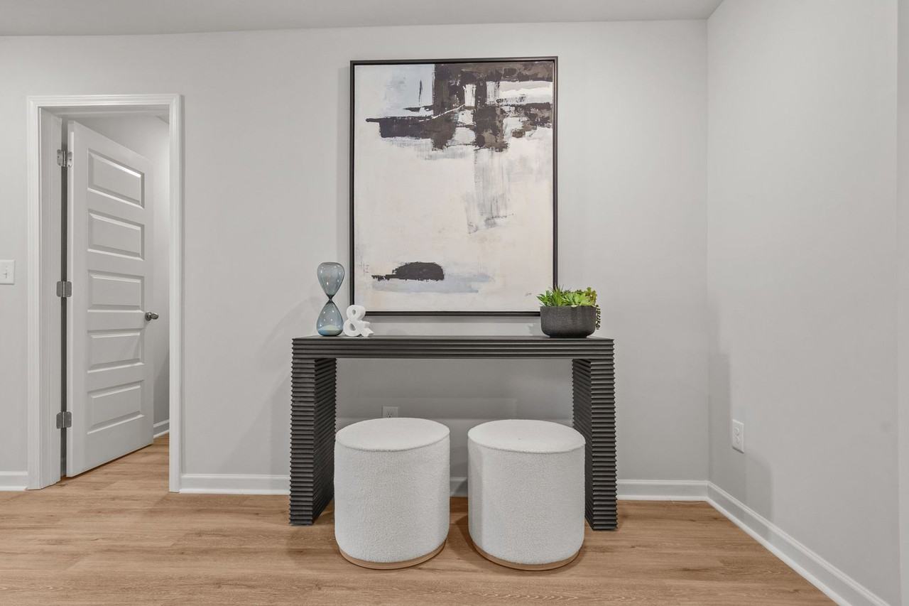 7433 Eaveswell Street - Photo 5 of 29