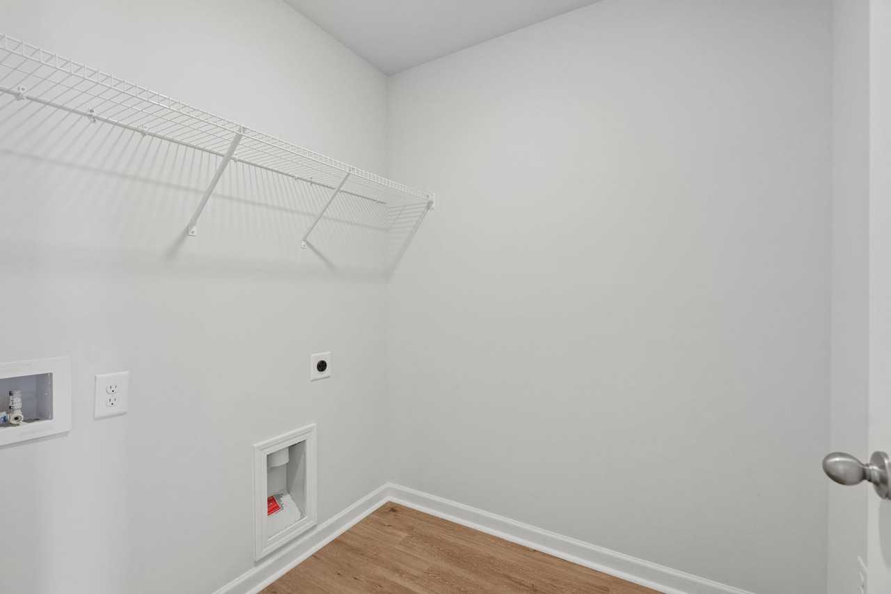 7433 Eaveswell Street - Photo 6 of 29