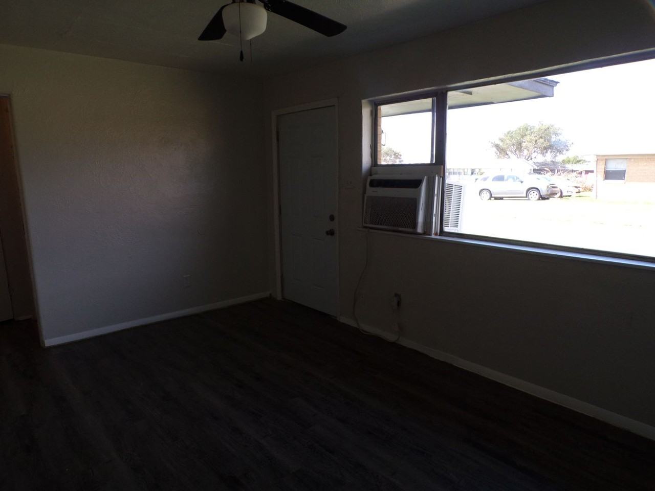 2317 Nw Bell Ave - Photo 2 of 21